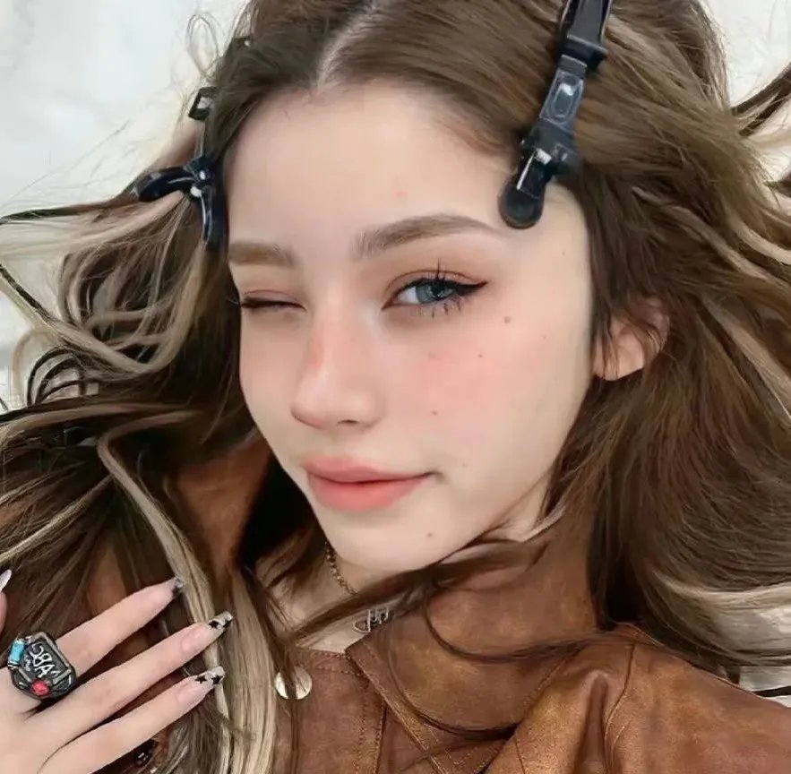 人前叫多莉,人后叫凯蒂封面